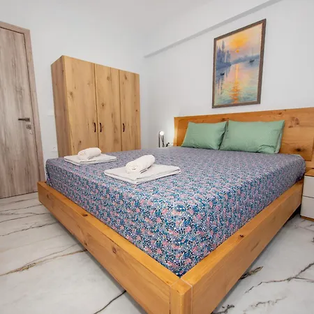 Thracian Apartment *